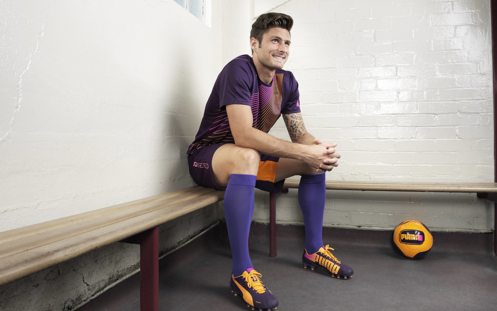 “青少年足球联赛精彩纷呈，激发青少年潜能”，青少年的足球联赛